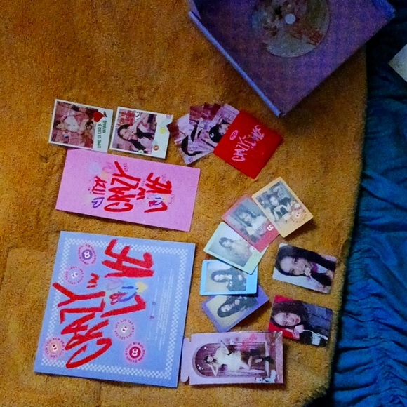 Itzy crazy in love album!! - Picture 2 of 3